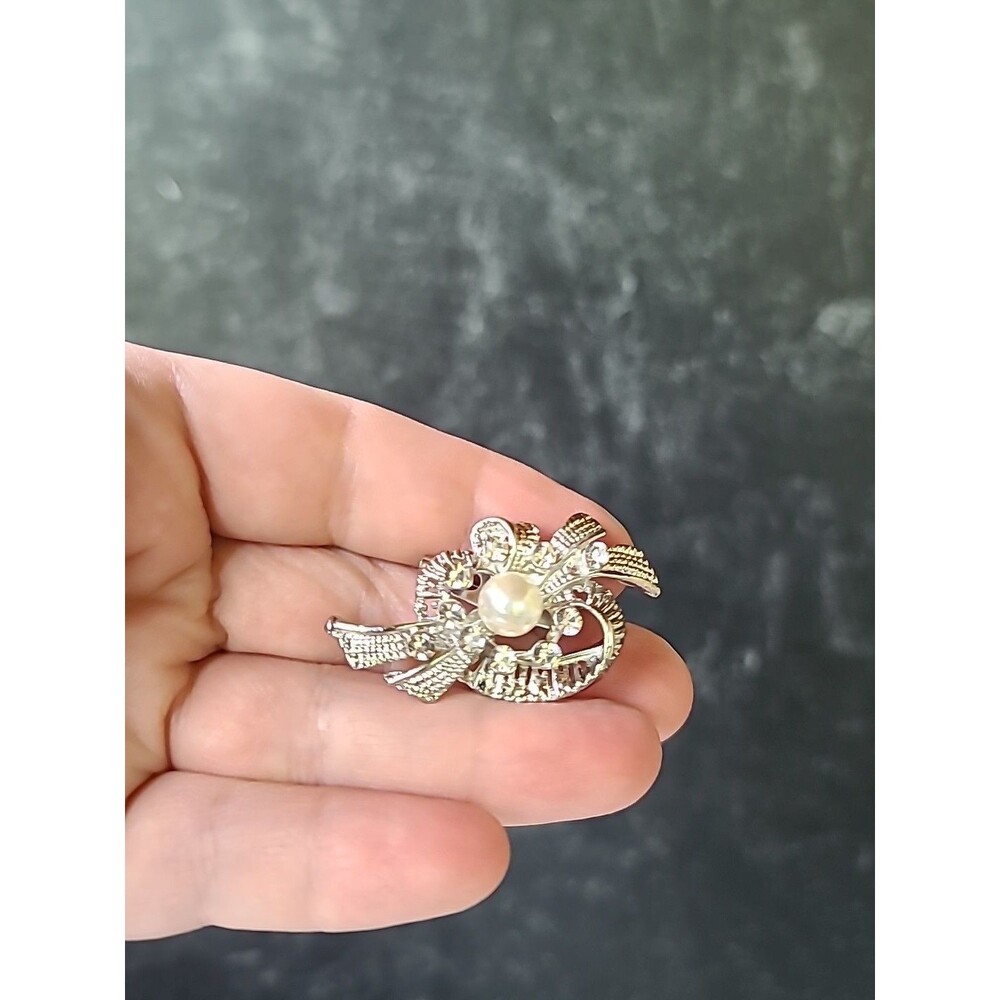 Faux Pearl Clear Rhinestone Floral Brooch Silver Tone Metal Vintage